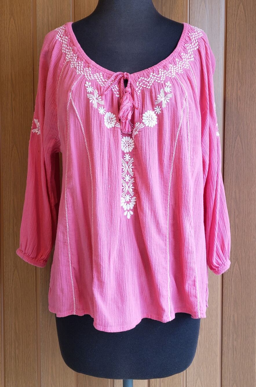 Mudd size small pink & white 3/4 sleeve knit top